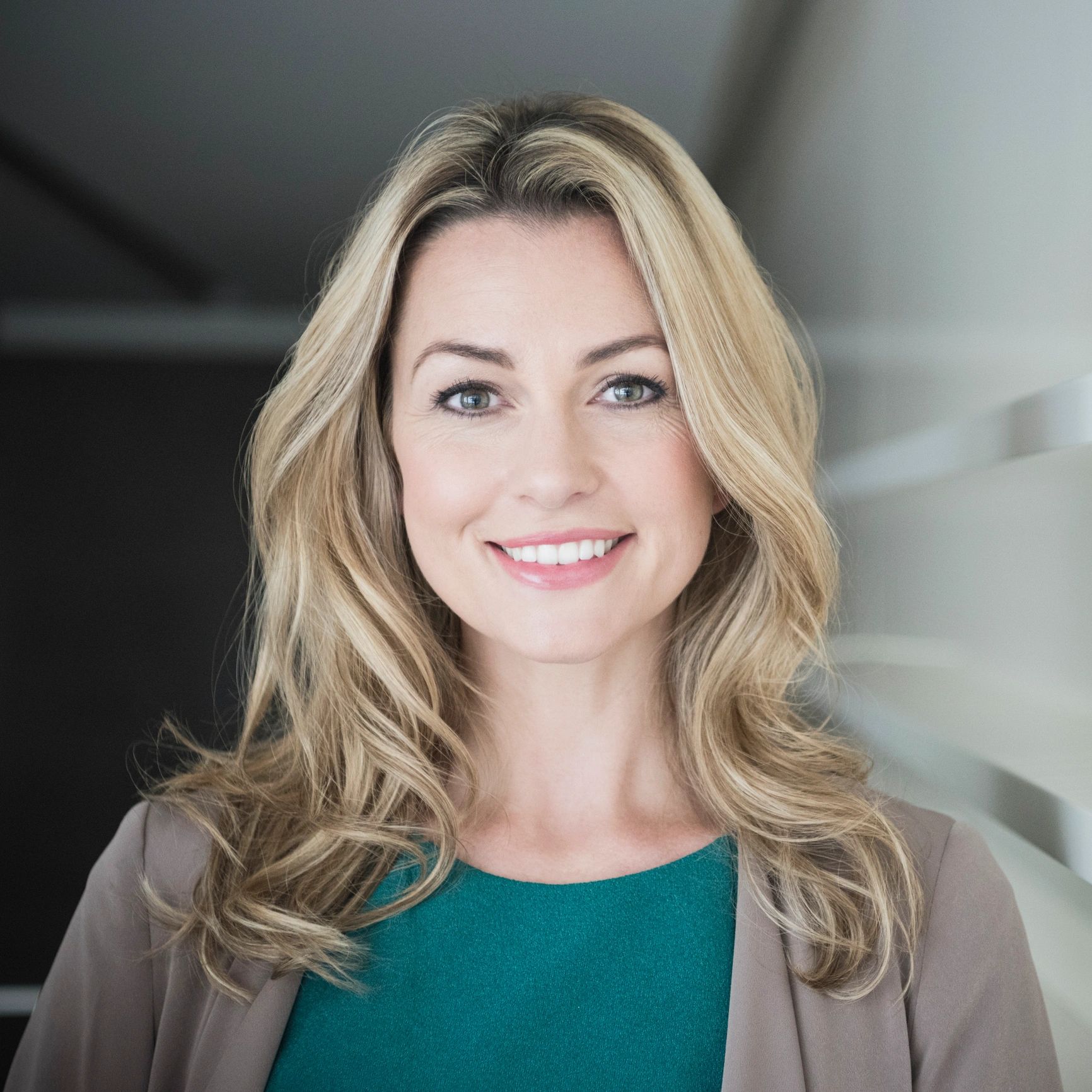 Portrait of testimonial client Maria R.